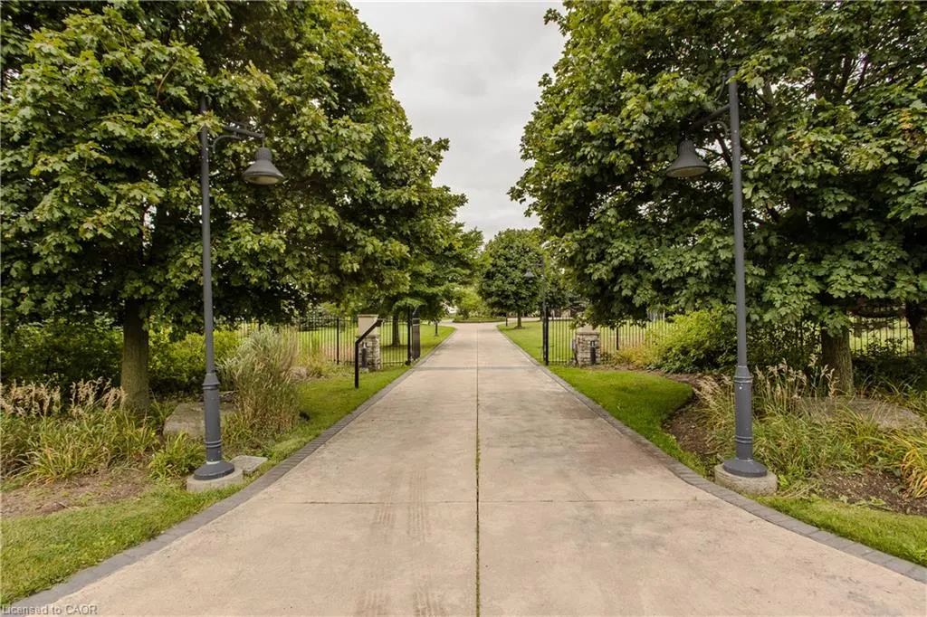 5200 No 2 Side Road