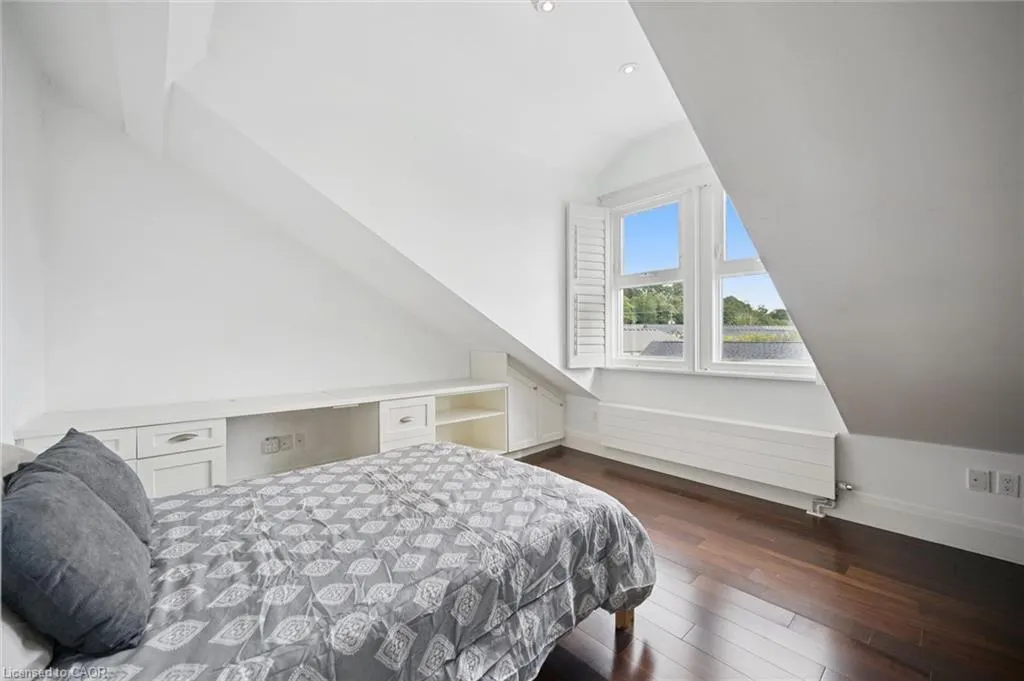 25 Concession Street #204