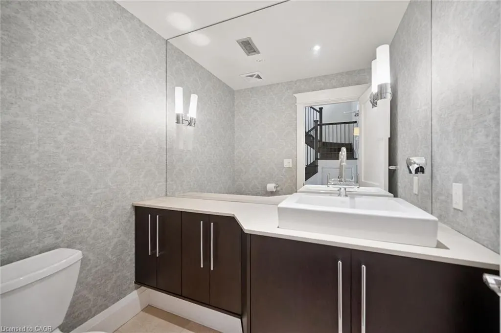 25 Concession Street #204