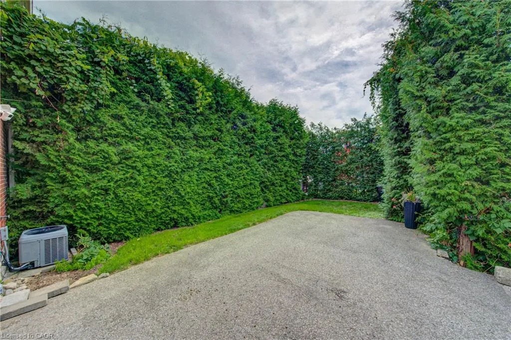 9 Salisbury Avenue