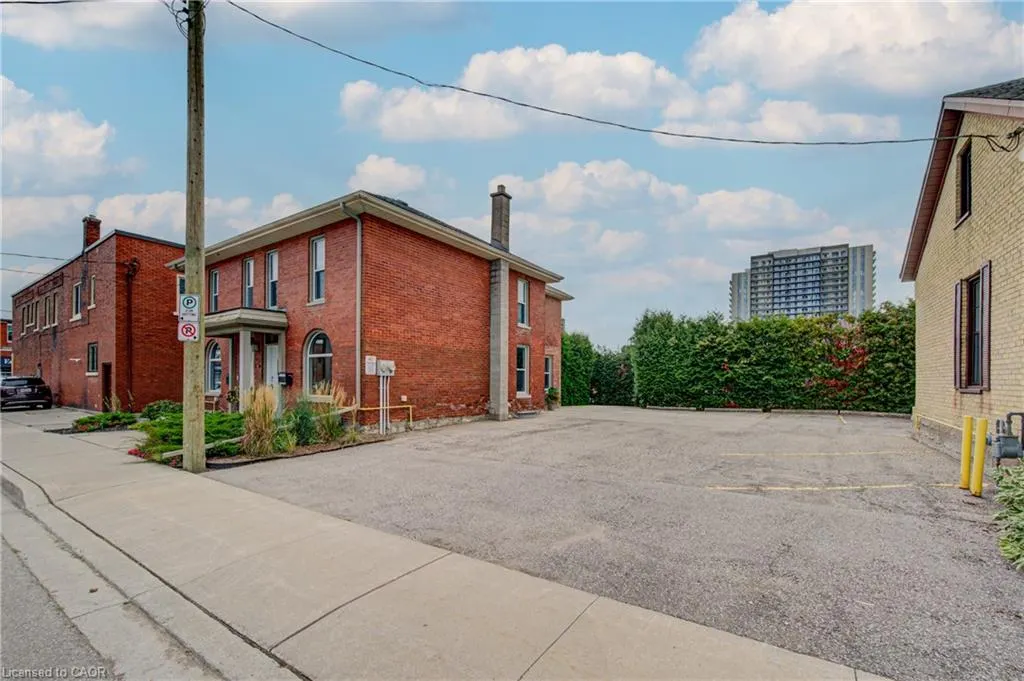 9 Salisbury Avenue