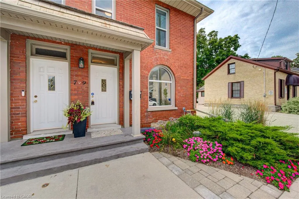 9 Salisbury Avenue