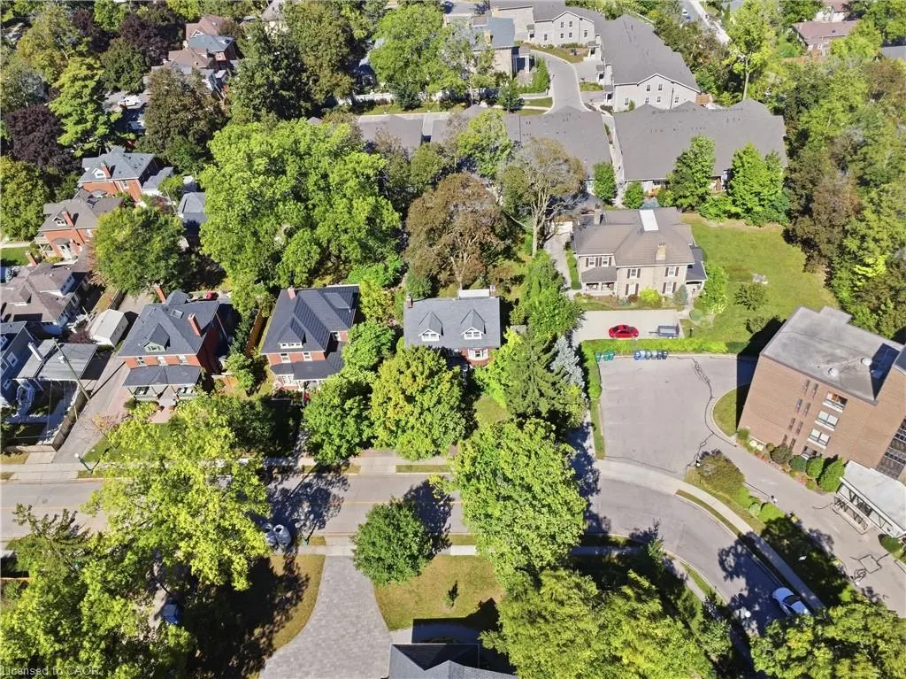 32 Wentworth Avenue