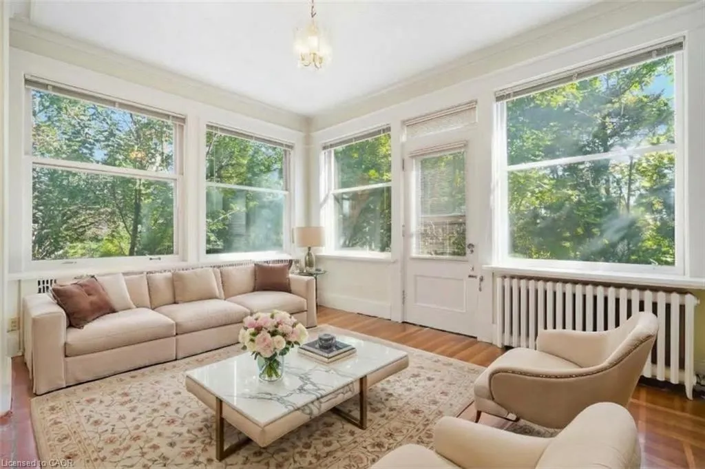 32 Wentworth Avenue