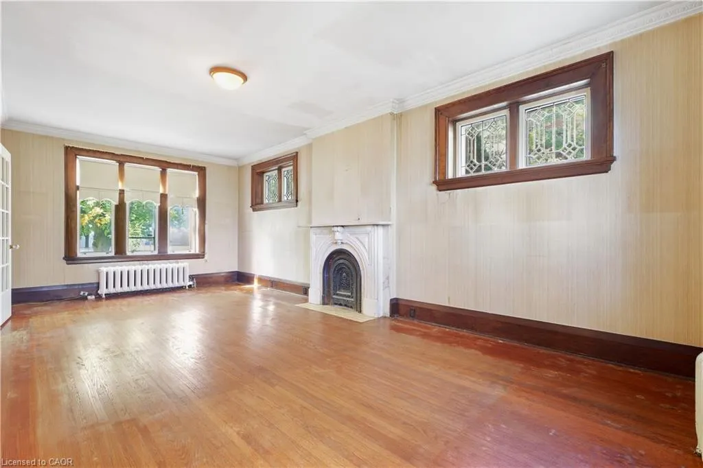 32 Wentworth Avenue