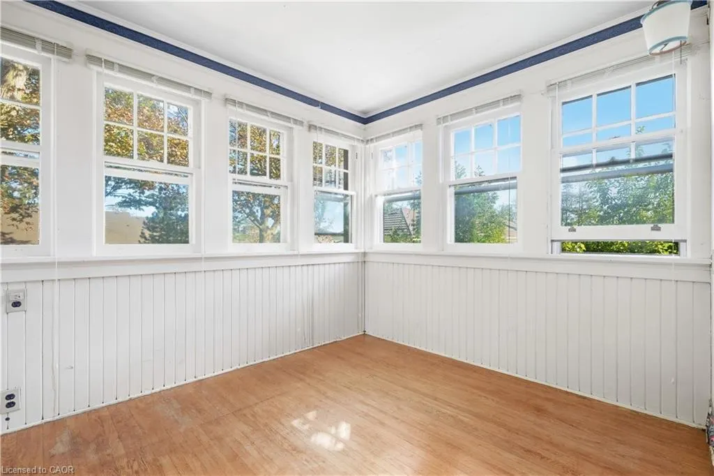 32 Wentworth Avenue