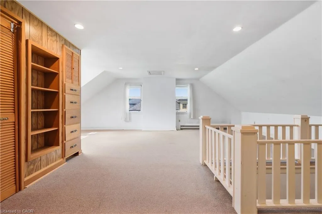 32 Wentworth Avenue