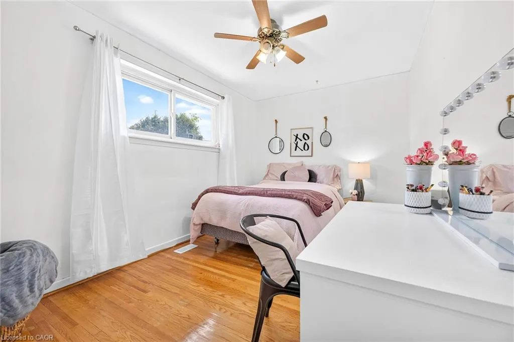 1308 Redbank Crescent