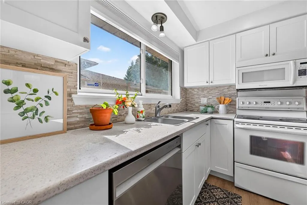 1308 Redbank Crescent