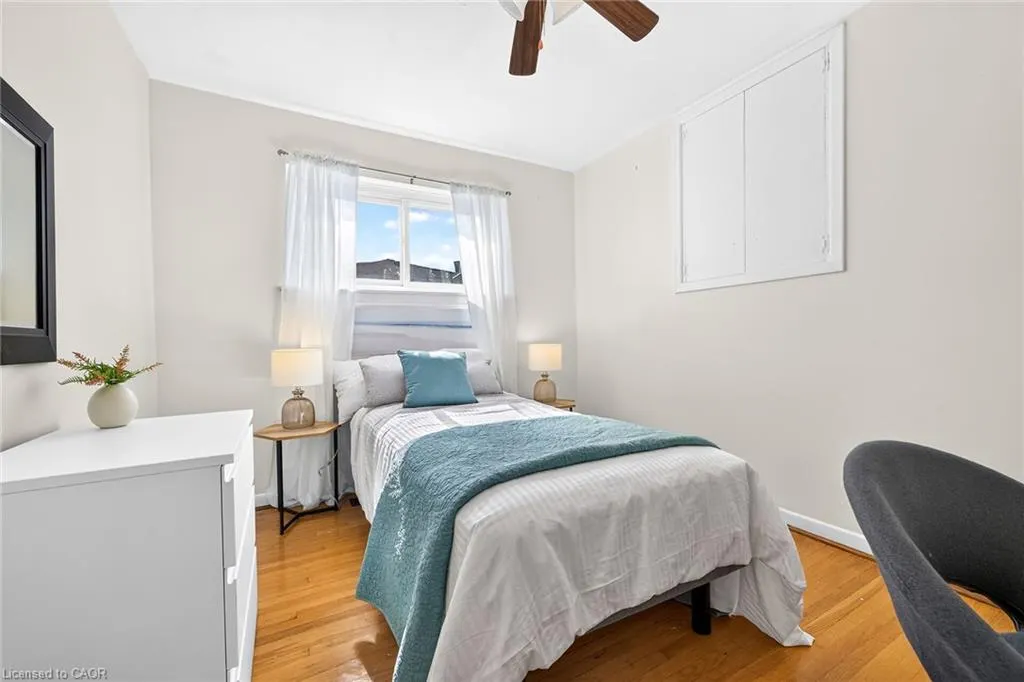 1308 Redbank Crescent
