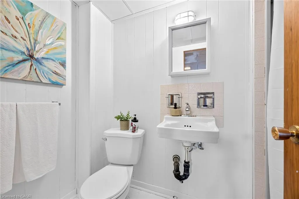 1308 Redbank Crescent