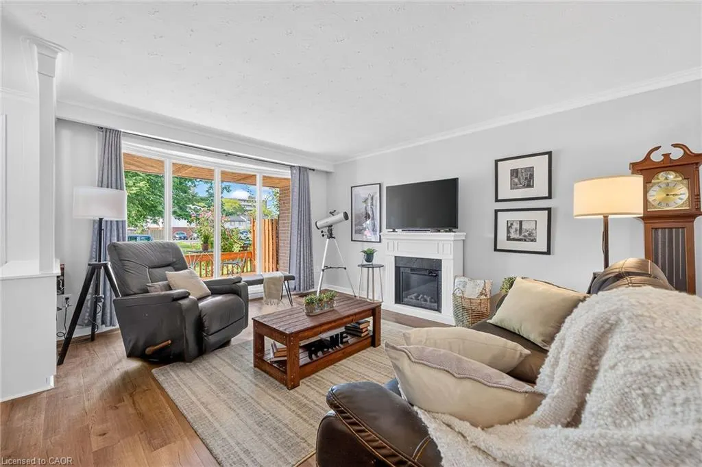 1308 Redbank Crescent