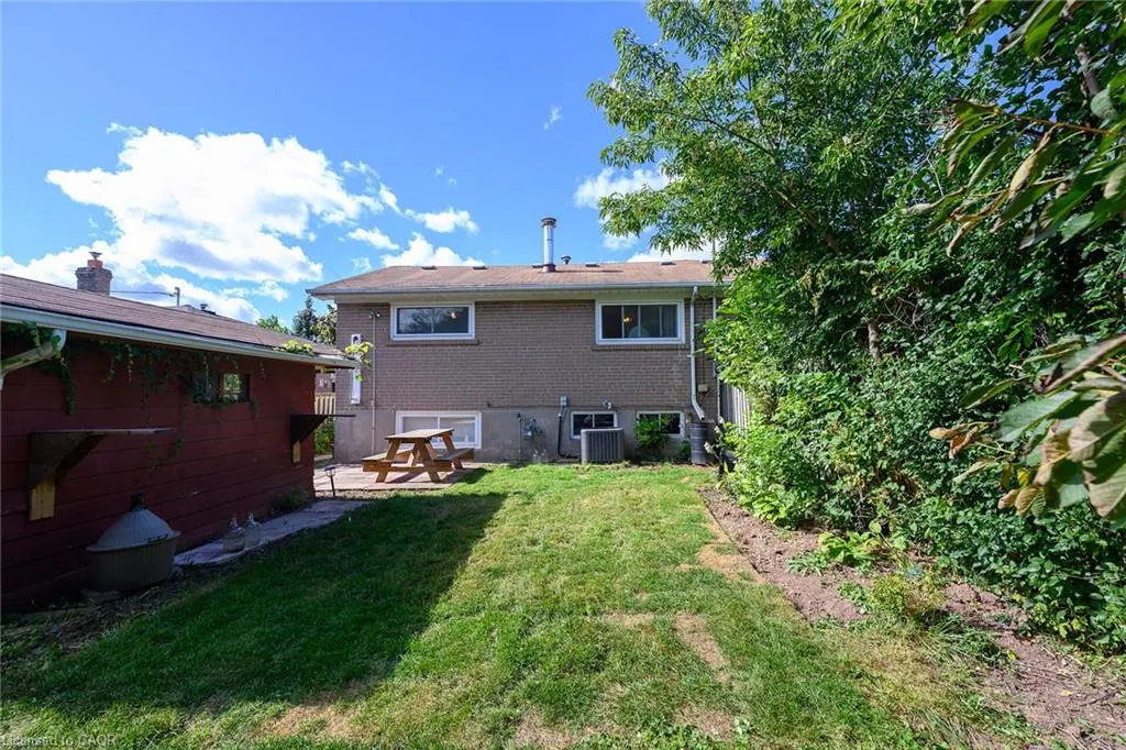 1308 Redbank Crescent
