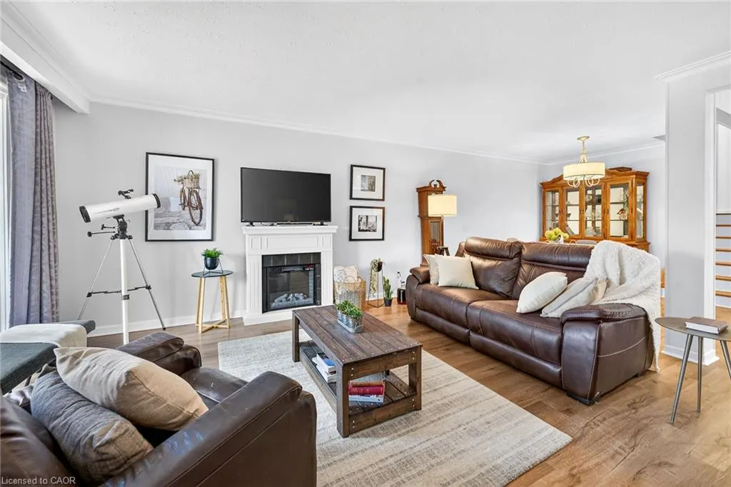 1308 Redbank Crescent