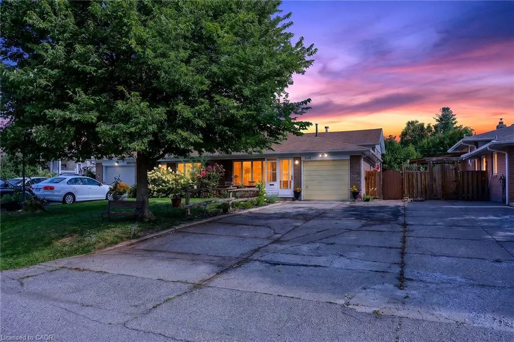1308 Redbank Crescent