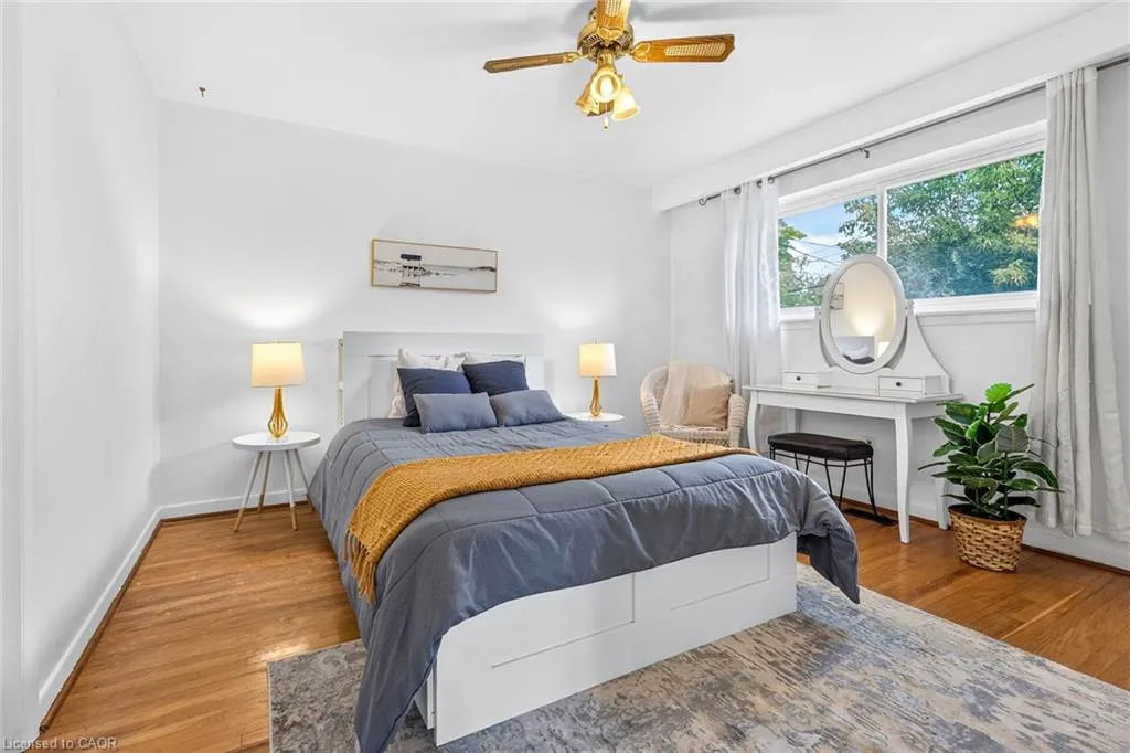 1308 Redbank Crescent