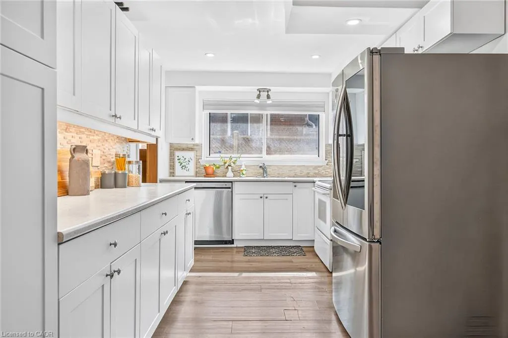 1308 Redbank Crescent
