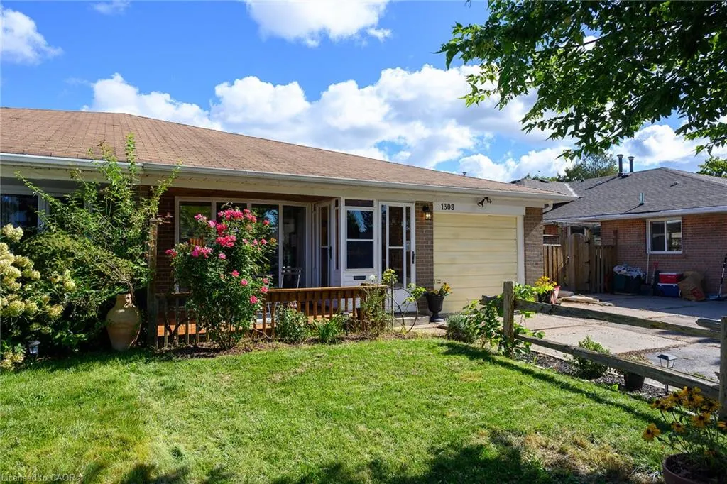 1308 Redbank Crescent