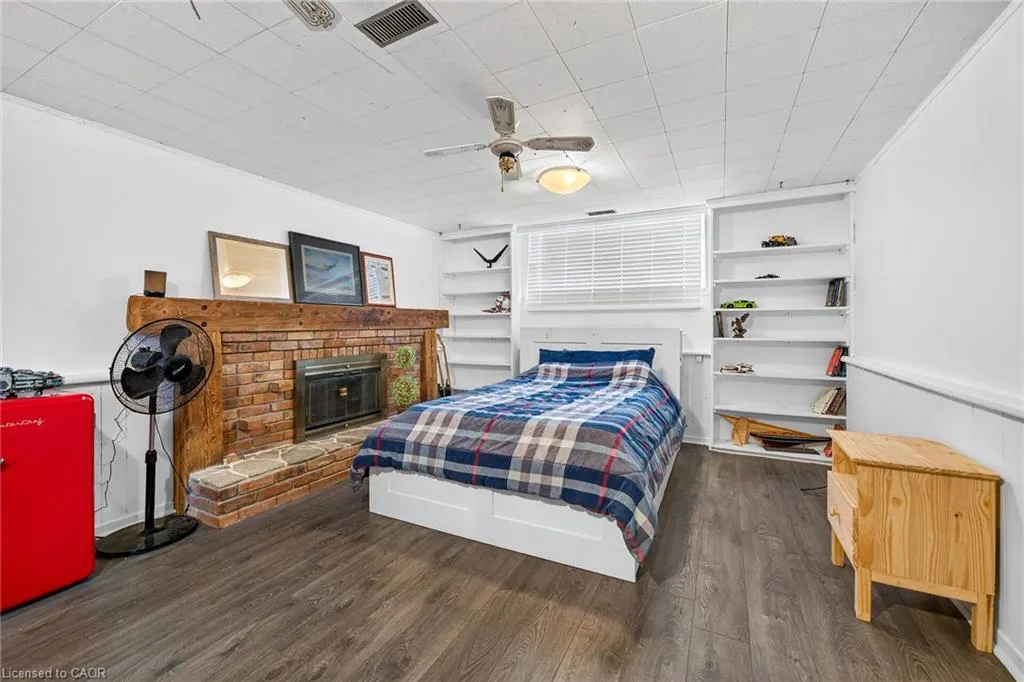 1308 Redbank Crescent