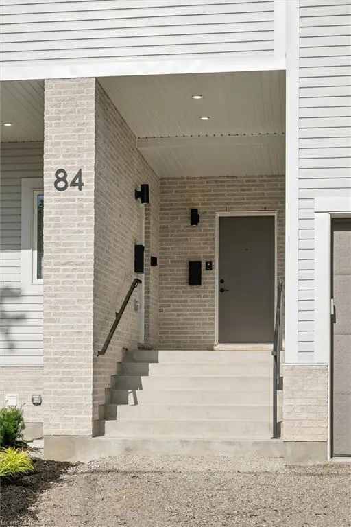 82 Chalmers Street N
