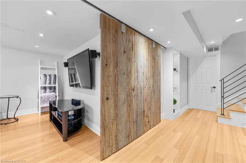 2495 Wooden Hill Circle