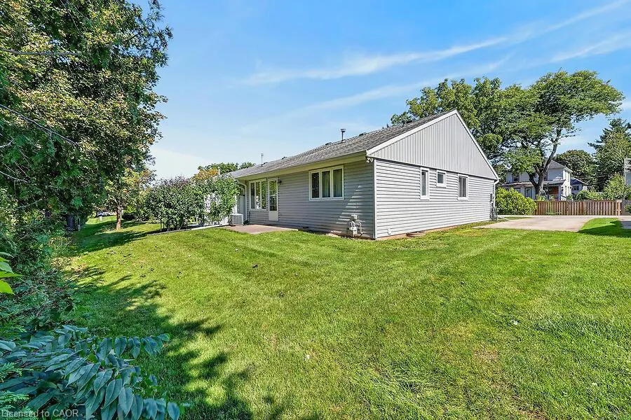 4 Rossmore Avenue #8