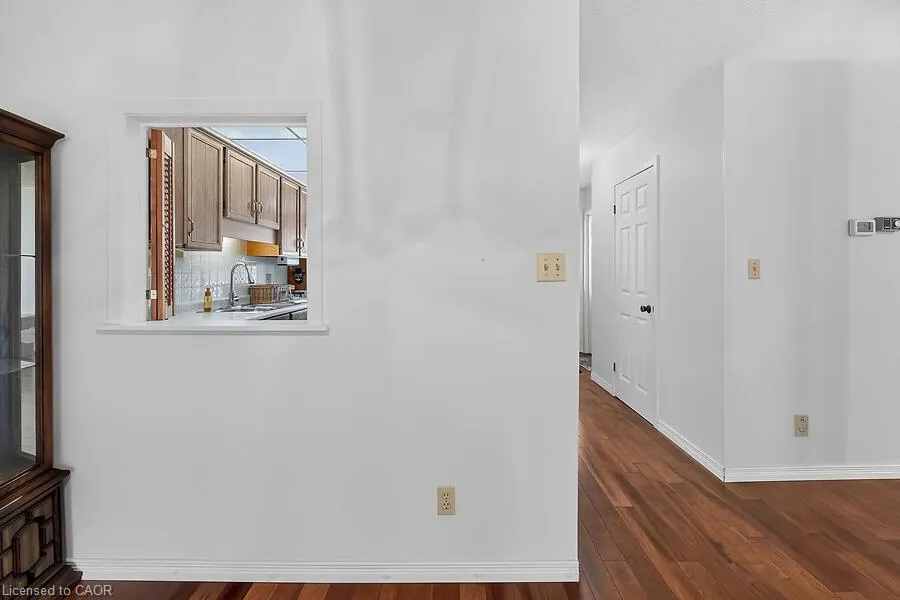 4 Rossmore Avenue #8
