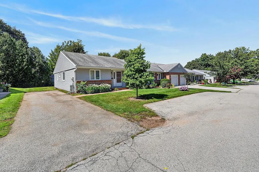 4 Rossmore Avenue #8