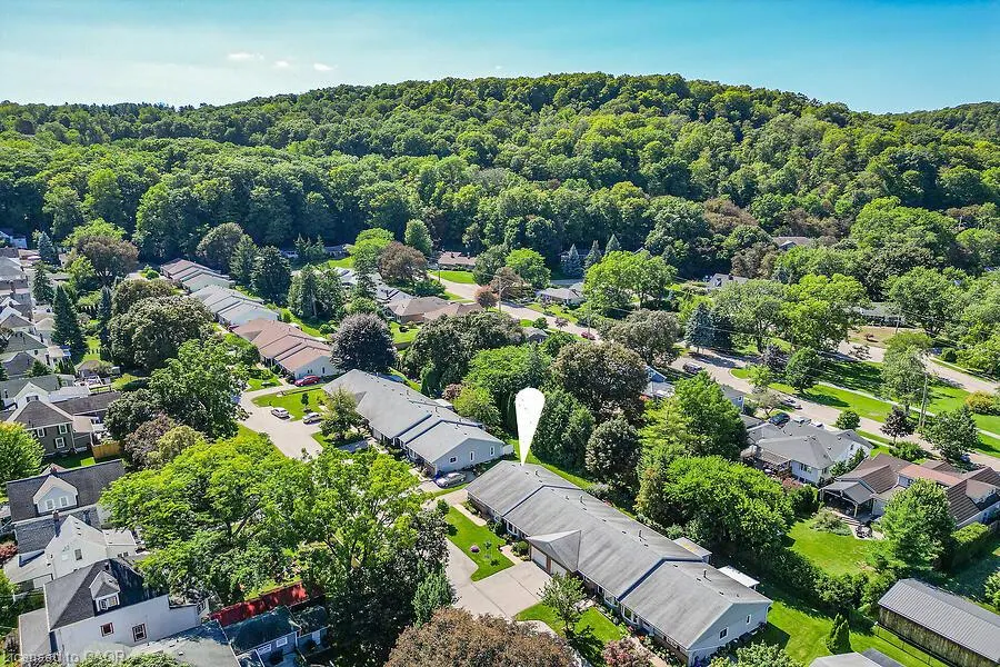 4 Rossmore Avenue #8