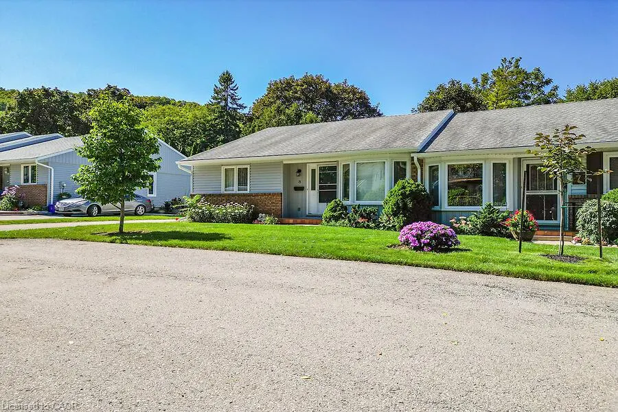 4 Rossmore Avenue #8