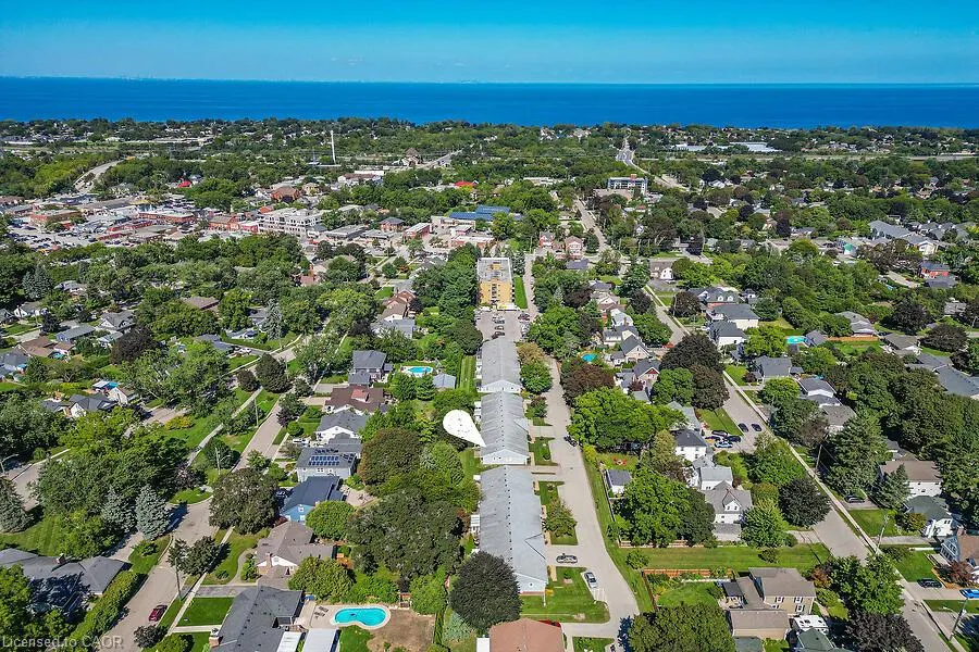 4 Rossmore Avenue #8