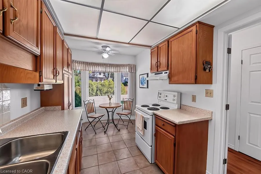4 Rossmore Avenue #8