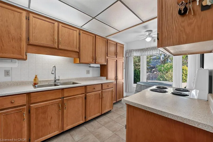 4 Rossmore Avenue #8