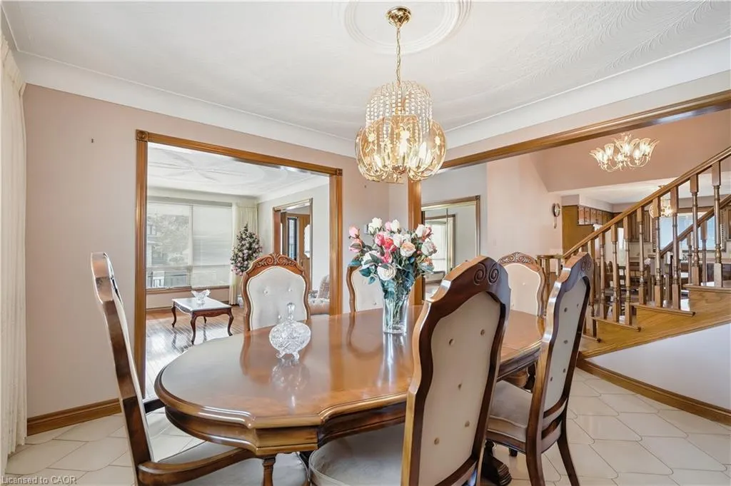 7 Vinehill Drive