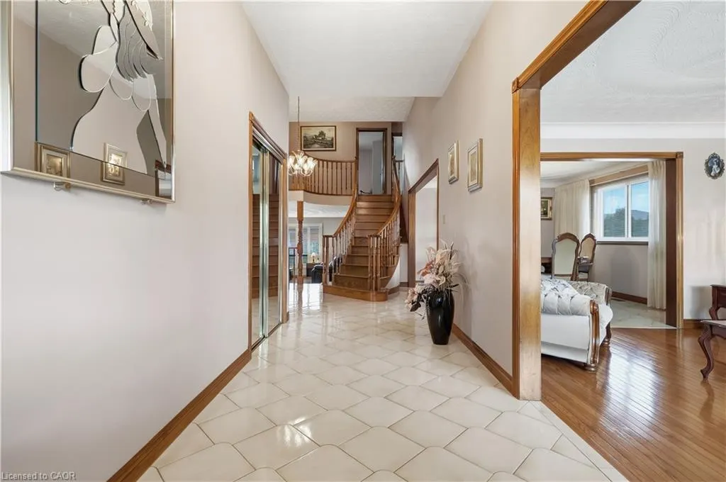 7 Vinehill Drive