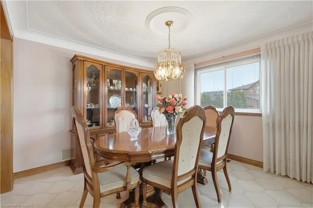 7 Vinehill Drive