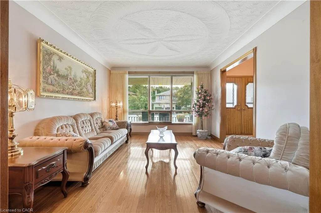 7 Vinehill Drive