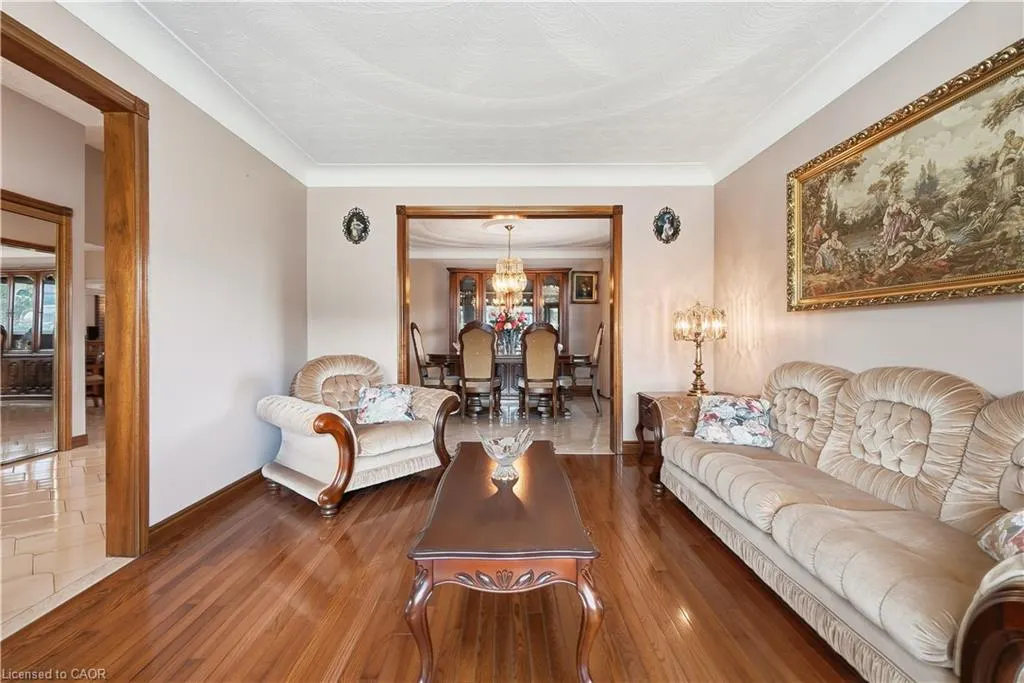 7 Vinehill Drive