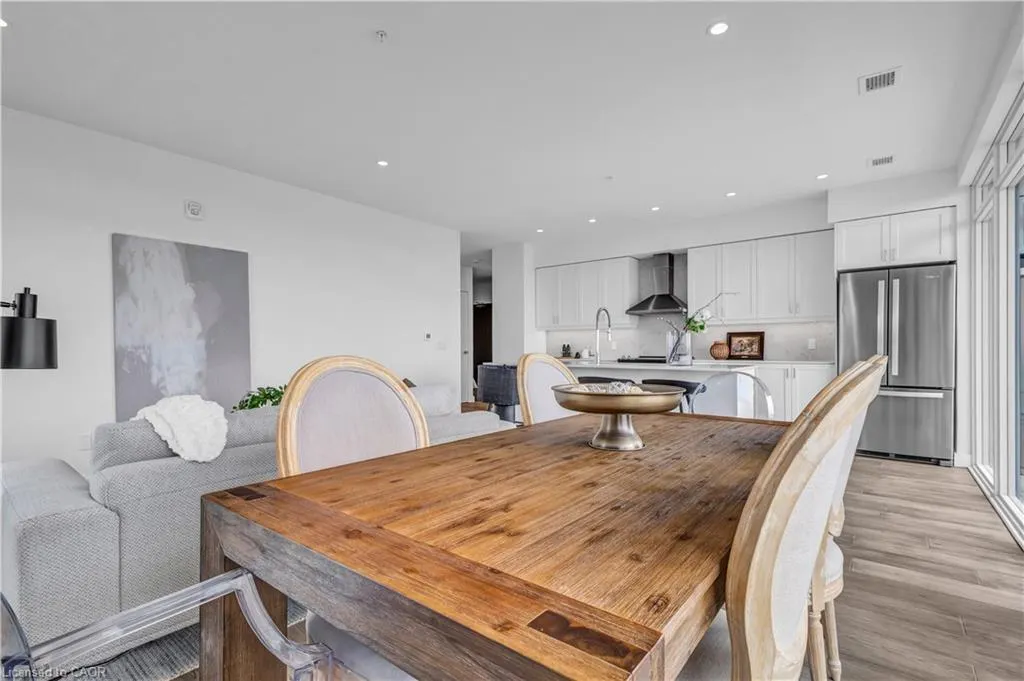 15 Glebe Street #1414