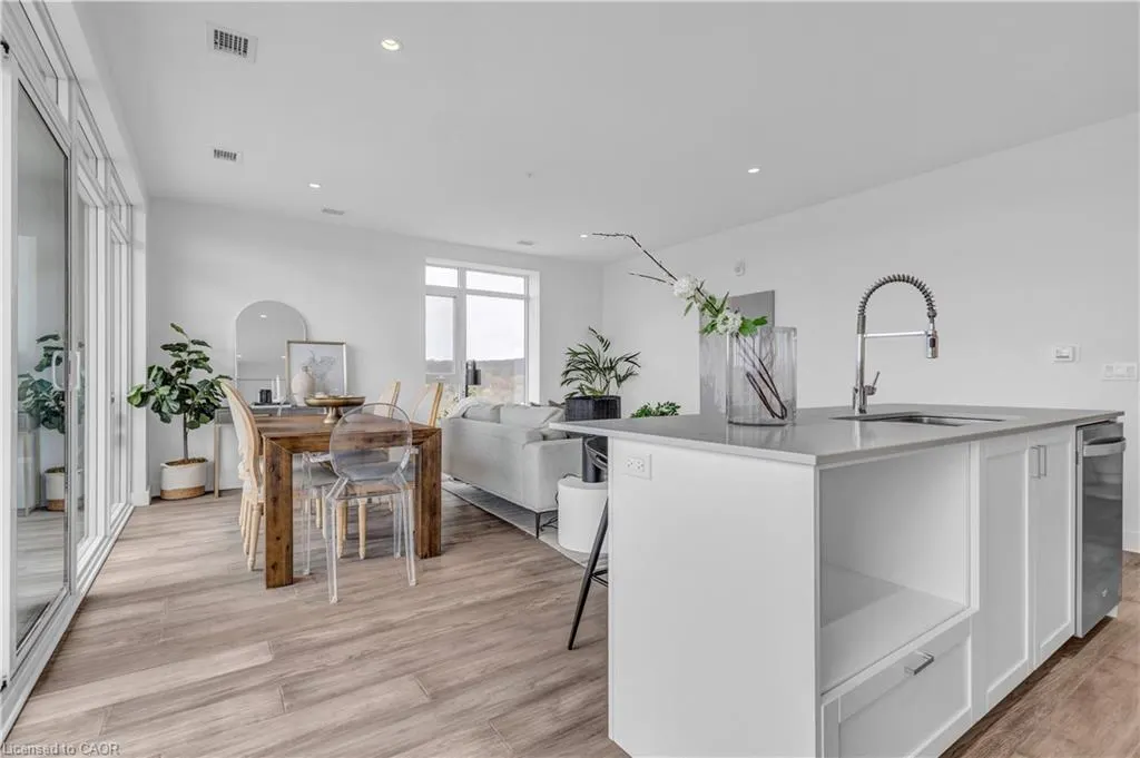 15 Glebe Street #1414