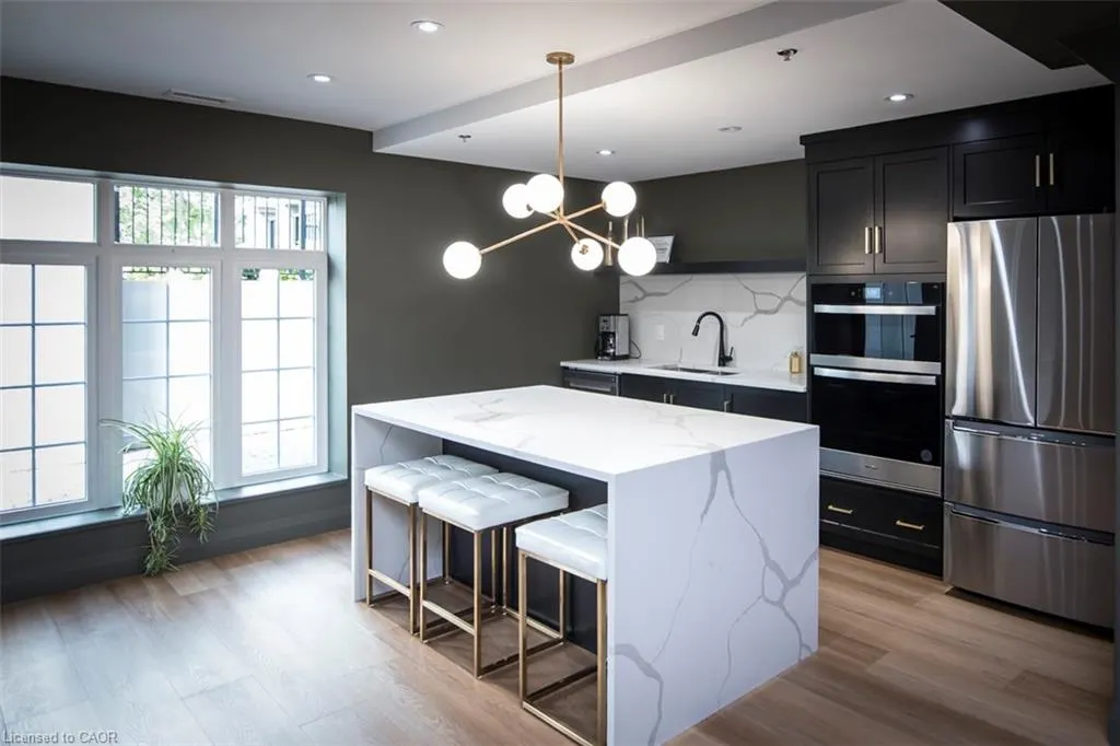 153 Wilson Street W #105
