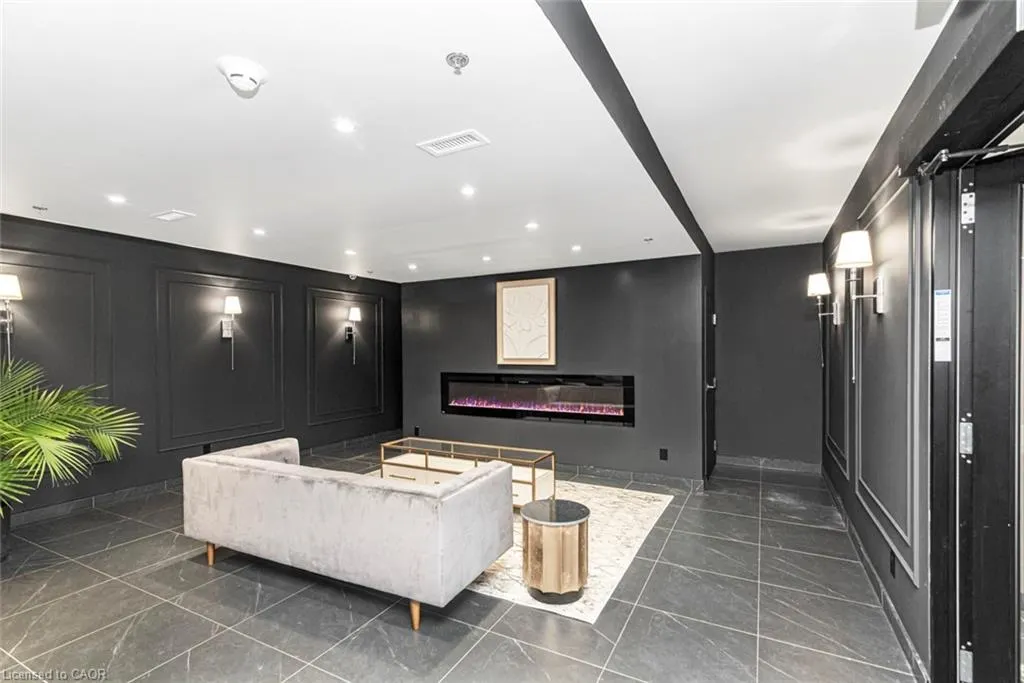 153 Wilson Street W #105