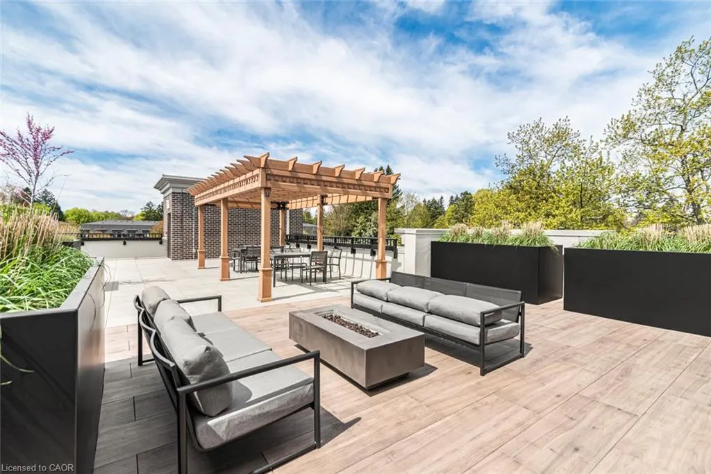 153 Wilson Street W #105
