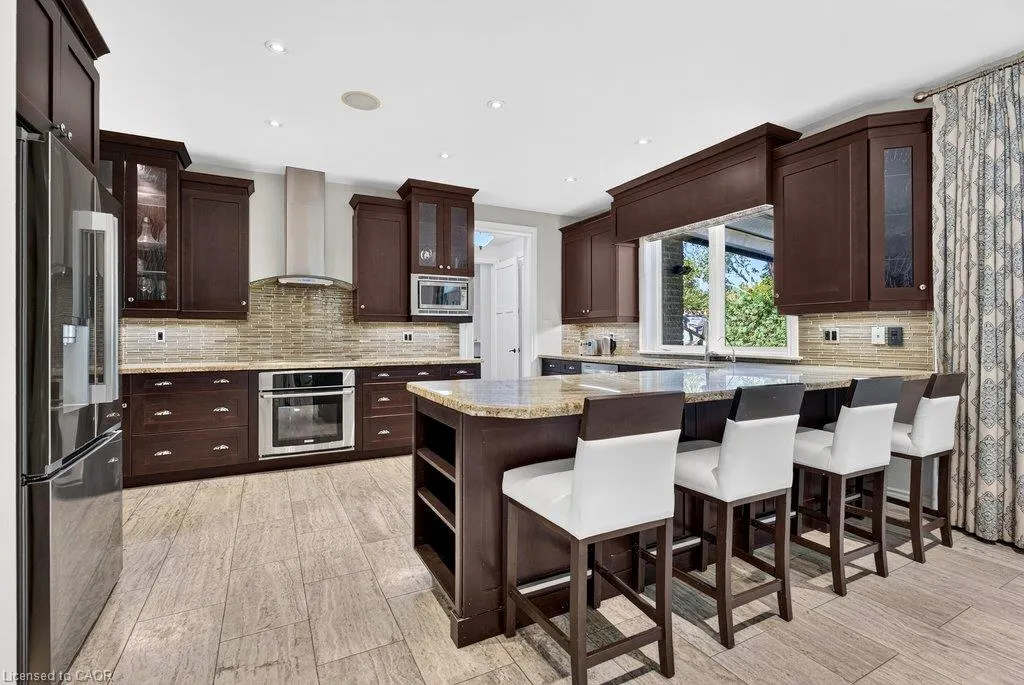225 Lakeside Avenue
