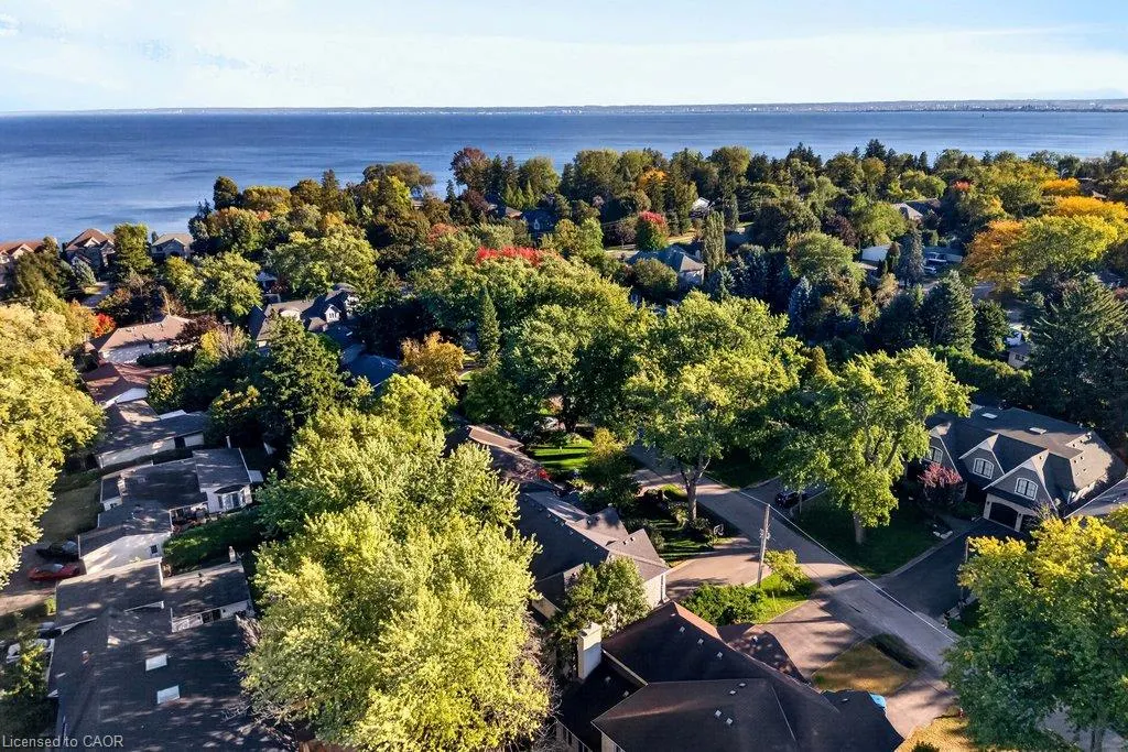 225 Lakeside Avenue