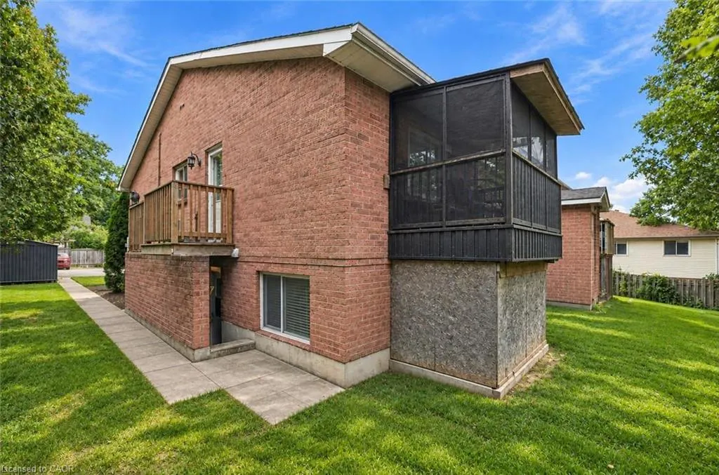 26 Renfrew Street E