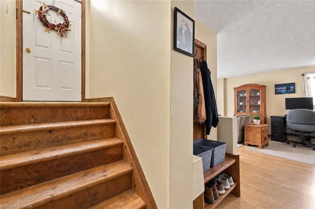 26 Renfrew Street E