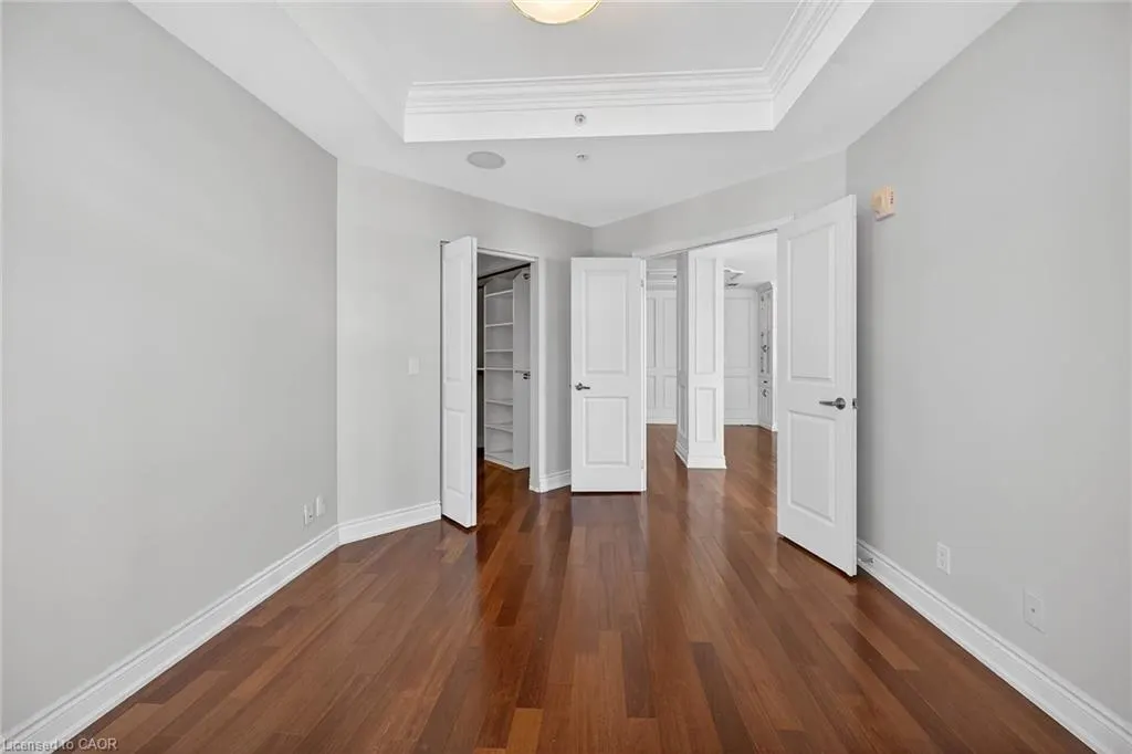 205 Lakeshore Road W #409
