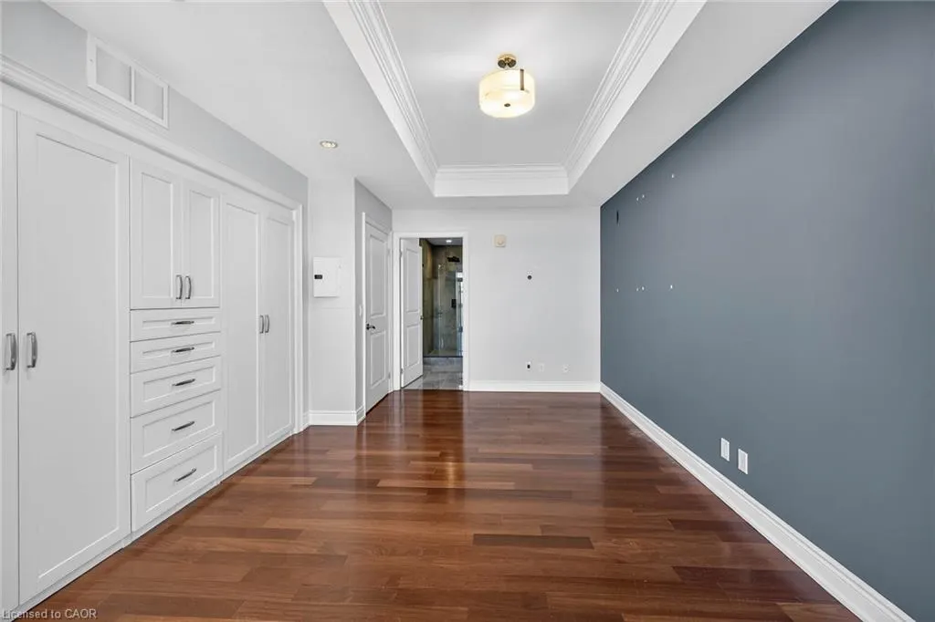 205 Lakeshore Road W #409