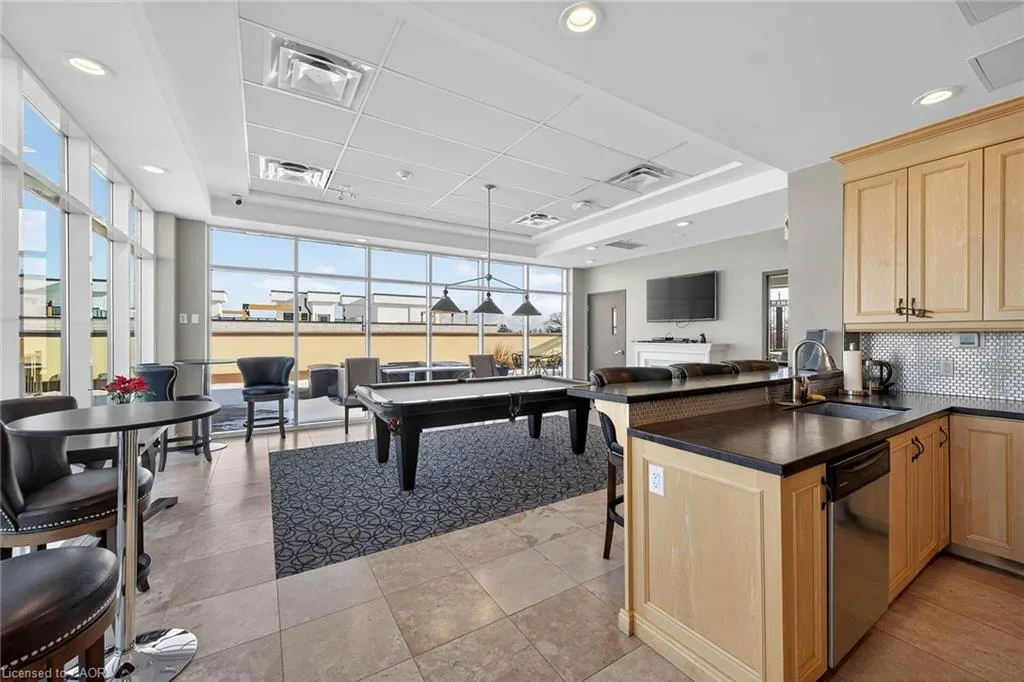 205 Lakeshore Road W #409